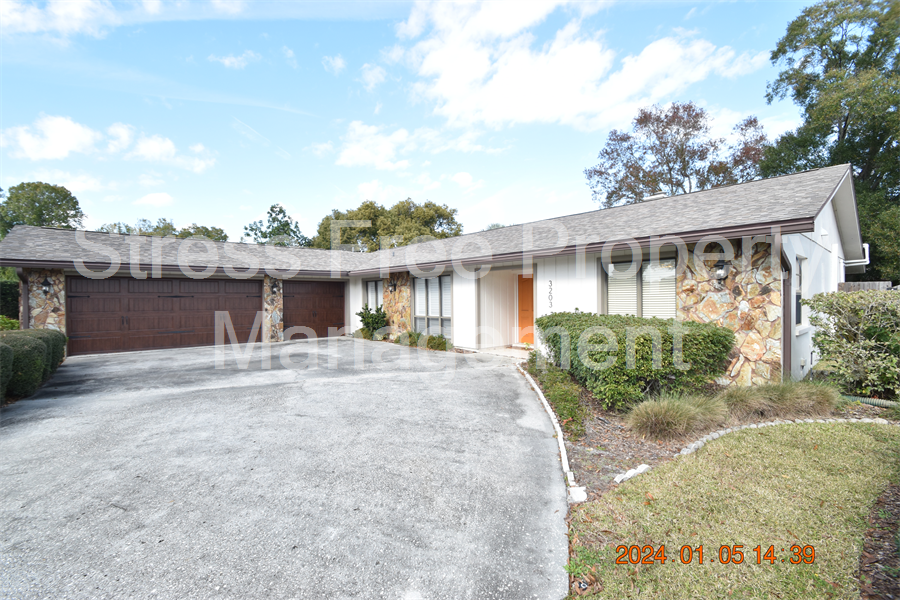 3203 Stoneybrook Ln Tampa, FL 33618